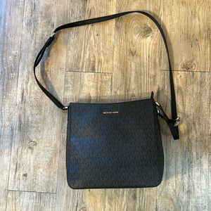 Michael kors crossbody